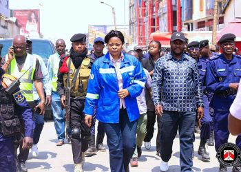 Lubumbashi : Le maire de ville annonce des sanctions contre tout responsable d’une maison commerciale qui distribue les cartons aux marchants pirates