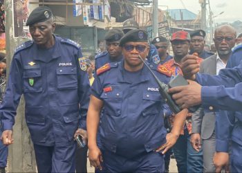 Kinshasa : La police a procédé au déguerpissement des vendeurs d’un grand marché pirate situé sur l’avenue du Tourisme