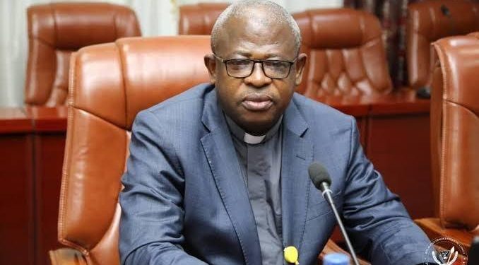 Révision constitutionnelle : « La grande responsabilité de l’église dans cette situation, c’est de moraliser les politiques congolais » (Mgr Donatien N’shole)
