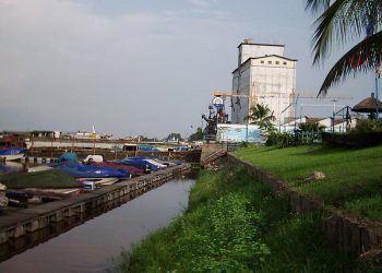 Kinshasa : Le gouvernement provincial va démolir ce jeudi 14 novembre 2024, les constructions anarchiques dans le lit intermédiaire et majeur de la rivière de l’avenue Mapenza à Ngaliema (Communiqué)
