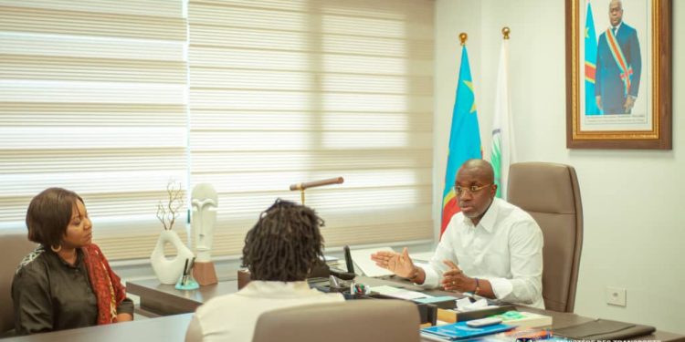 Kinshasa : Le ministre provincial des Transports Bob AMISSO , annonce la levée de la mesure de circulation alternée sur la route poids lourds