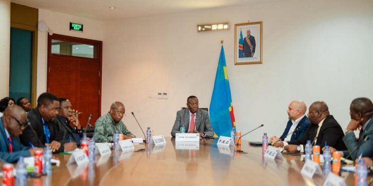 Lutte contre la vie chère : Le ministre de l’Economie réunit la FEC, les gros importateurs et l’IGF pour faire respecter les mesures du gouvernement congolais