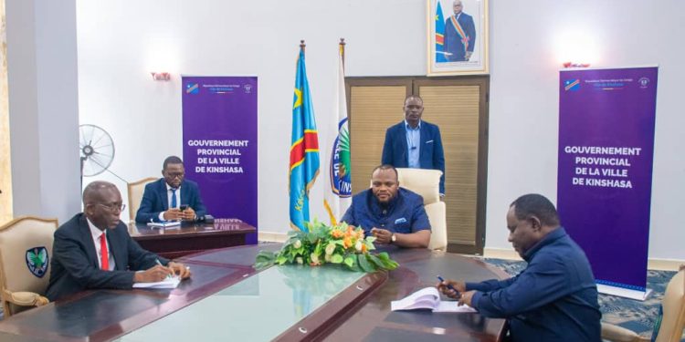 Lutte contre les embouteillages à Kinshasa : Les députés nationaux MATATA PONYO et ADRIEN BOKELE invitent le Gouverneur Bumba à prendre des mesures fortes