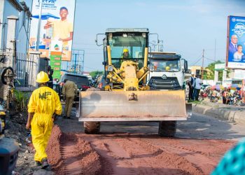 Kinshasa : Les routes perpendiculaires au boulevard du 30 juin sont en pleine réhabilitation pour fluidifier la circulation routière annonce le Gouverneur Daniel BUMBA