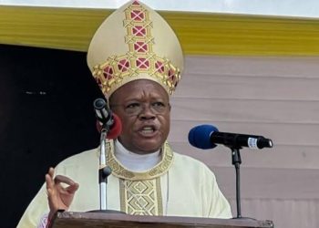 Fridolin Ambongo aux jeunes : « Est-ce que c’est le changement constitutionnel qui va nous donner du travail à la fin de nos études? »