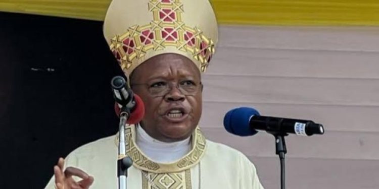Fridolin Ambongo aux jeunes : « Est-ce que c’est le changement constitutionnel qui va nous donner du travail à la fin de nos études? »