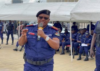 Kinshasa : Le général BLAISE KILIMBALIMBA sensibilise les motocyclistes à dénoncer les présumés criminels