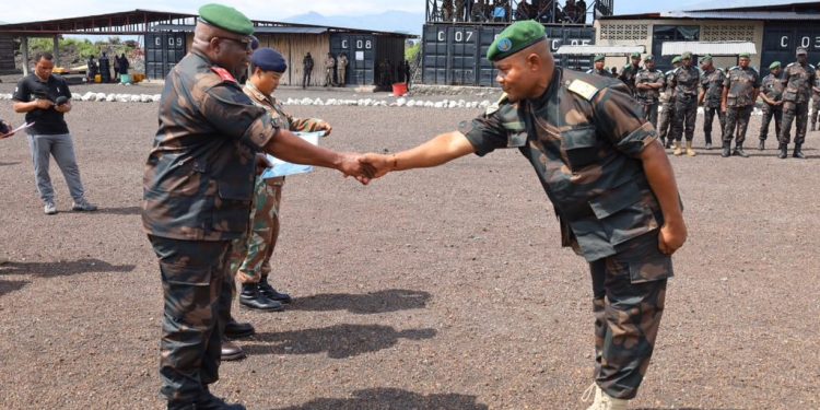 Nord-Kivu : Le Commandant de la 34ème Région Militaire a présidé une autre cérémonie de remise des soldats des forces armées de la RDC, formés par l’Equipe de la Mission « MTT » du SAMIDRC