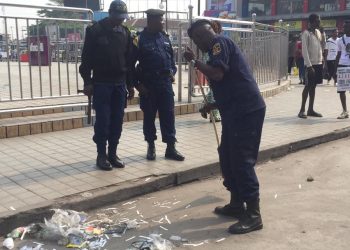 Kinshasa : La police a détruit ce lundi 02 décembre 2024, les marchés pirates aux alentours du rond-point victoire