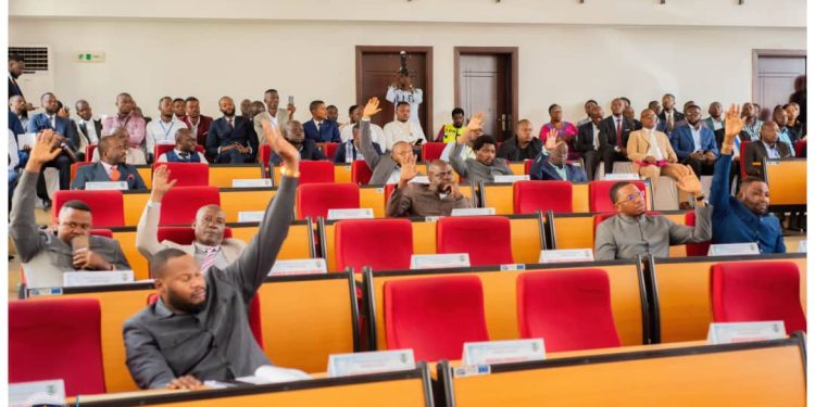 Kinshasa : les députés provinciaux adoptent la convention sur les soins de santé du personnel de l’Assemblée.