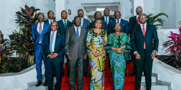 Paiement du manque à gagner aux pétroliers : la Première ministre Judith Suminwa a discuté avec l’Association des Banques