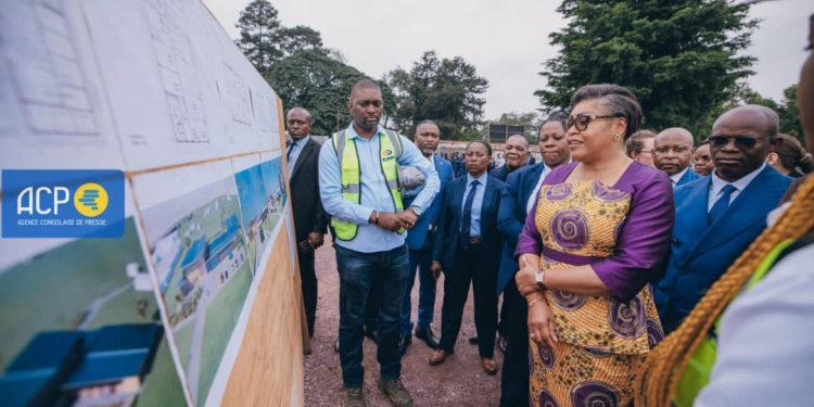 RDC : La Première Ministre inspecte les travaux de construction du Centre MOSALA dans la commune de Limete