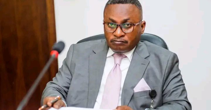 Kongo Central : le ministre provincial de l’intérieur limogé par le Gouverneur pour avoir fait fouetté un ouvrier (Document)