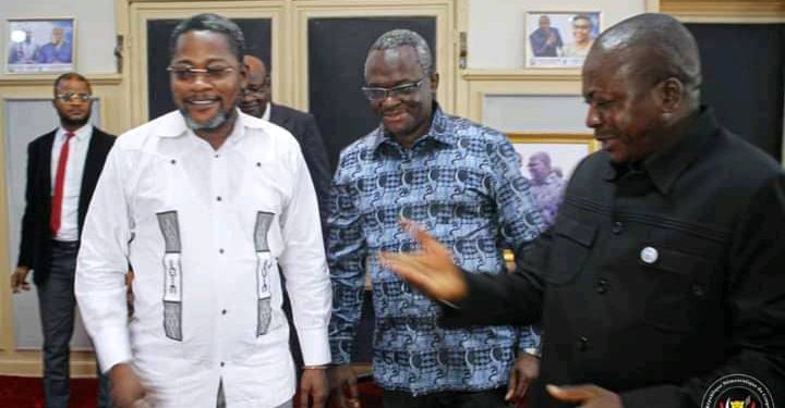 Arrivée du Chef de l’État à Kananga: le Gouverneur Joseph Moïse Kambulu échange avec les élus Nationaux sur les préparatifs