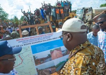 Kananga : le Président Tshisekedi inspecte les travaux de construction de la route Kalamba-Mbuji