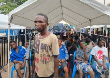 Opération Ndobo à Kinshasa : Le Tribunal militaire de Matete condamne 12 Kuluna à 20 ans de prison ferme