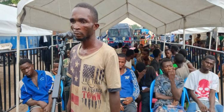 Opération Ndobo à Kinshasa : Le Tribunal militaire de Matete condamne 12 Kuluna à 20 ans de prison ferme