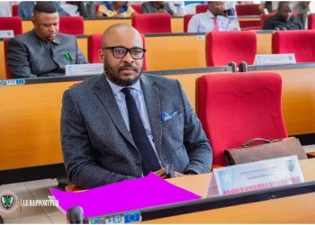 Clôture de la session de septembre 2024 : le député Roland KISAMBA NSIAMA présente une motion d’information sur le renforcement des capacités des élus à travers une série de formations.