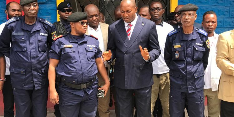 Kinshasa : « La plupart des criminels qui ravissent des motos dans la ville de Kinshasa, sont des hommes en uniforme non autrement identifiés (Blaise Kilimbalimba)