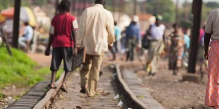 Kinshasa : ONATRA somme les occupants illégaux de dégager le chemin de fer sur le tronçon compris entre les gares de KINTAMBO et NDOLO (Document)