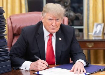 Etats-Unis : Juste après sa prestation de serment, Trump signe plusieurs décrets dont le retrait de son pays de l’OMS et de l’accord de Paris sur le climat