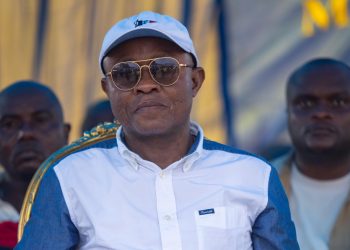 Fêtes de fin d’année : Le vice-gouverneur de Kinshasa, Eddy Iyeli MOLANGI, offre un lot important des vivres à ses militants