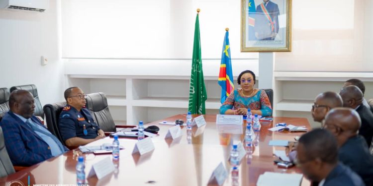 Assassinat de deux chinois à Mwene-Ditu : les dispositions sont prises pour retrouver l’assassin (ministère de l’Intérieur)