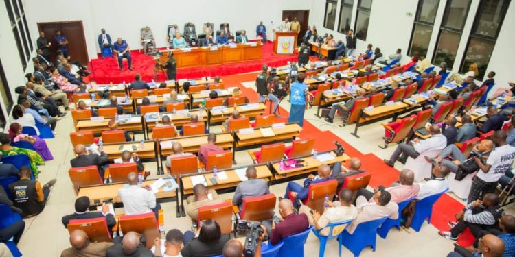 Kinshasa : le bureau de l’Assemblée provinciale dément l’existence d’une motion de défiance initiée contre Daniel Bumba (Communiqué)