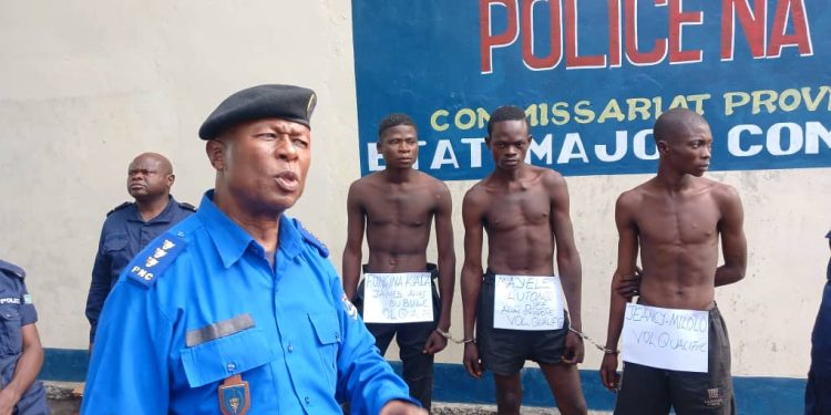 Insécurité au Kwango : trois criminels arrêtés par la police présentés à la population
