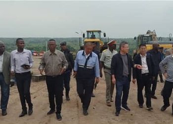 Meurtre de deux chinois à Mwene-Ditu : une entreprise chinoise suspend les travaux de construction de la nationale N°1 et exige l&rsquo;arrestation immédiate de l&rsquo;assassin