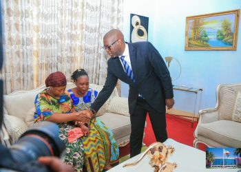 Lubumbashi : après pressions et incompréhensions, la veuve du journaliste assassiné Adonis Numbi reçue par le Gouverneur Jacques Kyabula