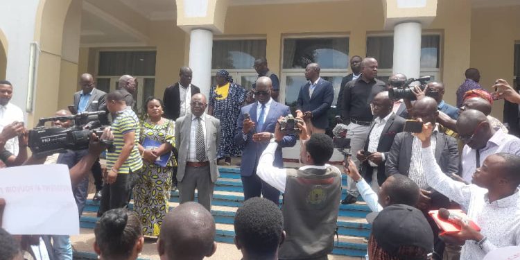 Haut-Katanga: le memo de la presse sur le décès du journaliste Adonis NUMBI réceptionné par Jacques Kyabula ce vendredi 10 janvier 2025