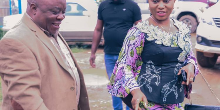 Lubumbashi : L’insécurité alimentaire au cœur de l’échange entre l’honorable Pauline Igwabi et le Chef de Division provinciale de la Pêche, Élevage et Alimentation, Déogratias Lugoma Lwamba