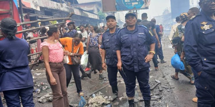 Kinshasa :la police s’engage pour le déguerpissement des marchés pirates sur les principales avenues