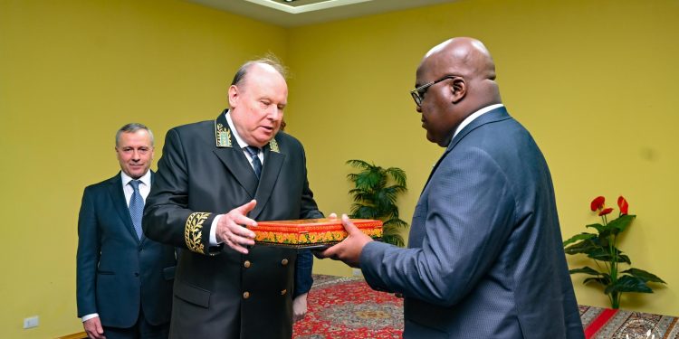 Coopération : Le Chef de l’Etat Félix Tshisekedi a reçu les lettres de créance des nouveaux ambassadeurs de la Russie et de l’Inde
