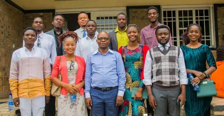 Université Officielle de Mbuji-Mayi : après remaniement du gouvernement estudiantin, les nouveaux membres présentent leurs civilités au Dircab Du Recteur