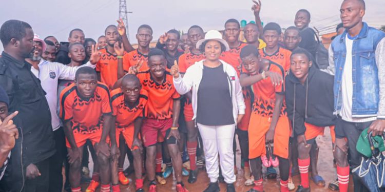 Vacances parlementaires : L’honorable Pauline MUSHENGEZI IGWABI encourage les jeunes sportifs Lushois à vivre dans la cohésion sociale et à prôner la paix