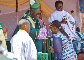Vacances parlementaires : L’Honorable Dominique Munongo Inamizi a pris part à la confirmation de plus de 150 enfants organisée à la Paroisse Saint Joseph de kakanda