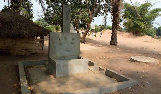 Kasaï-oriental : après plusieurs jours de pénurie, l’eau coule à nouveau aux bornes fontaines de Miabi