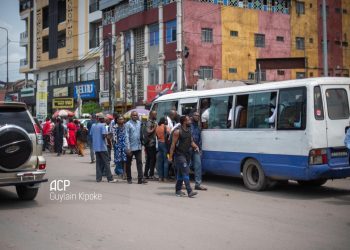 Transports à Kinshasa : Les chauffeurs de taxi-bus préfèrent défier l’Etat avec le ‘’phénomène demi-terrain’’ (Constat)