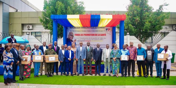 Gratuité de la maternité en RDC : Le gouvernement congolais remet des dispositifs médicaux aux hôpitaux