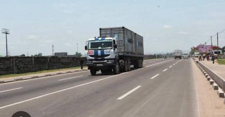 Kinshasa : Le gouvernement provincial annonce la fermeture de l’avenue poids Lourd ce samedi 25 janvier 2025 pour des travaux de réhabilitation (Document)