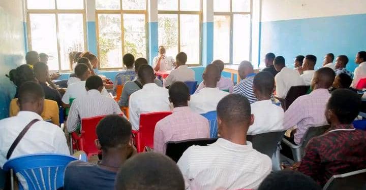 Université Officielle de Mbuji-Mayi : le Comité de Gestion annonce l’annulation de paiement des frais des pénalités imposé aux étudiants