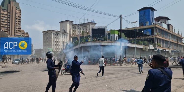 Tensions à Kinshasa : La police nationale congolaise disperse des manifestants (Constat)