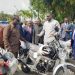 Kongo Central: Le gouvernement provincial remet de véhicules tout terrain et de motos aux autorités locales à Matadi pour renforcer les services de sécurité