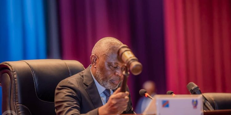 Session extraordinaire du parlement : Les deux chambres adoptent à l’unanimité leurs recommandations sur la sortie de crise et les transmettent au Chef de l’Etat