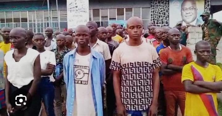Agression rwandaise : Plus de 500 jeunes du Sud-Ubangi rejoignent l’armée congolaise pour défendre la RDC