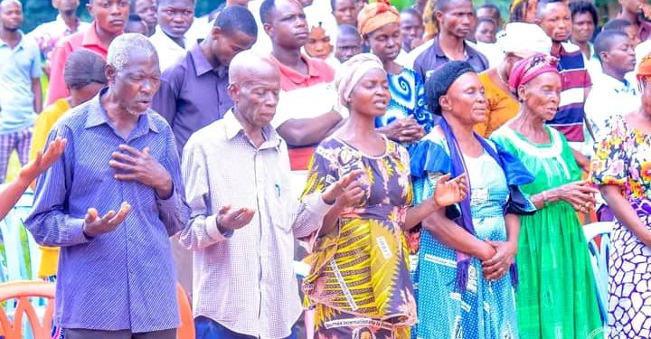 Lomami : Culte œcuménique en soutien aux FARDC-Wazalendos et à leurs alliés, le gouvernement provincial exhorte la population au patriotisme et incite la jeunesse à s’engager dans l’armée