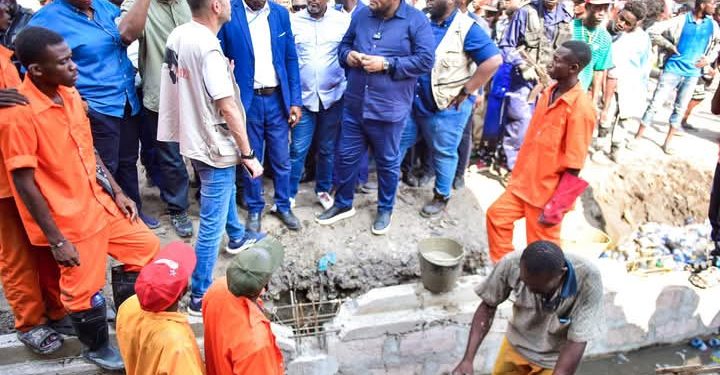 Kinshasa : le gouverneur Daniel BUMBA satisfait des avancées des travaux dans différents chantiers routiers