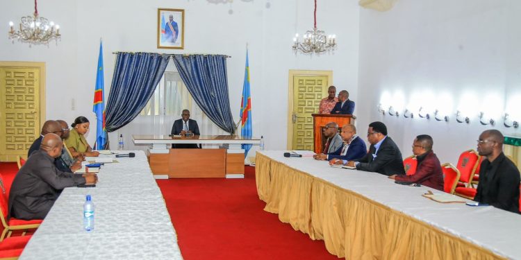 Pénurie dans les stations à Lubumbashi : Le gouvernement provincial instruit la DGDA de faciliter l’importation du carburant